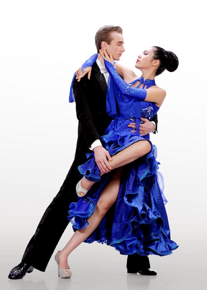 Á hậu Hoàng My và Hristo Ivanov Grachki, số báo danh 05 >> Bước nhảy Hoàn vũ 2012 công bố hình ảnh 10 cặp thí sinh >> Nam Thành bế bổng nữ vũ công nước ngoài