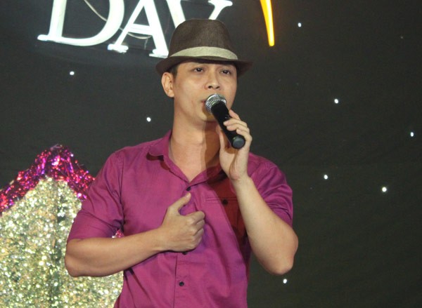 Ca sĩ Nam Khánh cũng góp vui bằng một ca khúc.