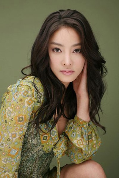 Năm 2009, nữ diễn viên Hàn Quốc Jang Ja Yun đã tự tử sau một thời gian dài bị lạm dụng tình dục. Trong lá thư tuyệt mệnh để lại, cô nhấn mạnh rằng mình đã bị sếp coi như món đồ chơi tình dục và đẩy đi tiếp khách hết chỗ này tới chỗ khác... Ảnh: News.