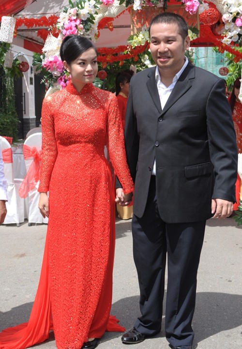Sau gần 10 năm yêu nhau, cặp đôi của làng showbiz Việt mới quyết định về chung một mái nhà. (Theo Ngôi Sao)