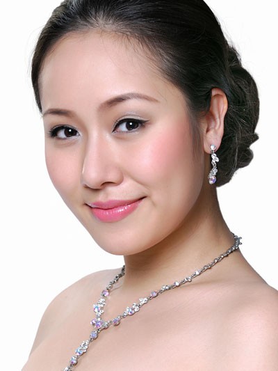 Hoa hậu Thế giới người Việt 2007 Ngô Phương Lan cùng với kiện tướng Lê Quang Liêm là hai thành viên chính thức của đoàn Việt Nam sẽ tham dự lễ rước đuốc khai mạc đại hội thể thao Olympic vào tháng 6.2012 tới tại London (Anh).