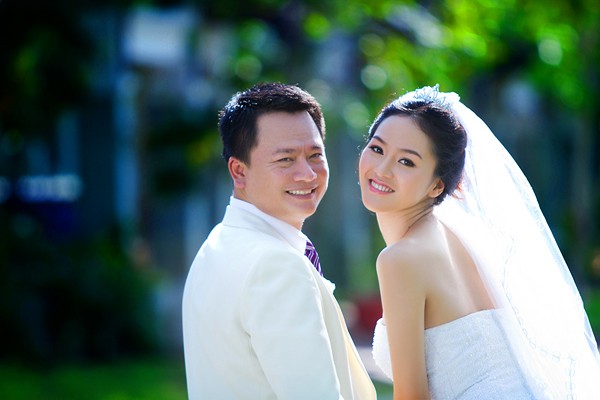 Là người kín tiếng trong chuyện tình cảm, gần sát ngày cưới, Phan Thị Lý mới chịu tiết lộ bộ ảnh cưới và thông tin về ông xã.