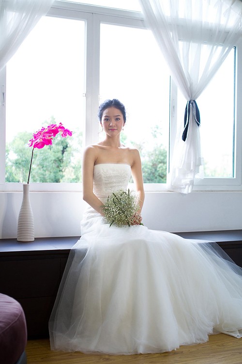 Bộ ảnh cưới của Phan Thị Lý được chụp tại chính căn nhà sang trọng của chồng cô tại TP HCM. Đây cũng là tổ ấm mà cô sẽ sinh sống sau khi kết hôn.