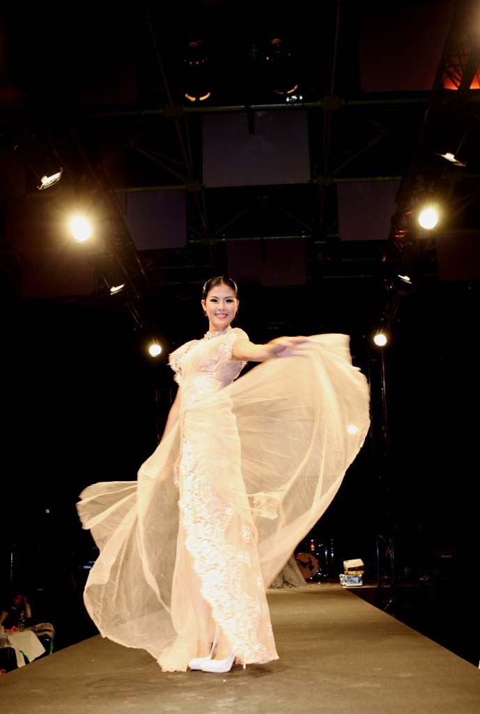 Sau chương trình từ thiện này, Á hậu Trang Nhung sẽ tiếp tục sang Pháp để cùng đoàn nghệ sỹ Việt Nam tham dự liên hoan phim thế giới Cannes vào ngày 22/5/2012.