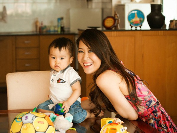 Đám cưới hồi tháng 1/2010, Dương Thùy Linh có một cậu con trai vừa tròn 14 tháng tuổi.Bé tên thật là Nguyễn Việt Anh, ở nhà hay được gọi là Todd.