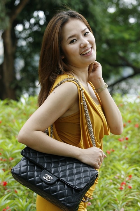 Cô chị là Phạm Thị Dung 23 tuổi đang là sinh viên Học viện Âm nhạc Quốc gia Việt Nam. Cô cao 166cm, nặng 48kg, chỉ số hình thể 86-61-89.