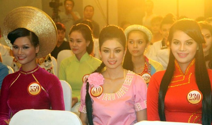 Các thí sinh Hoa hậu không quá căng thẳng khi chờ đợi đến lượt thi của mình.