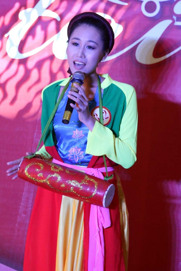 Hoài Phương - người từng lọt chung kết Hoa hậu VN 2010 dự thi bài hát 'Trống cơm'.