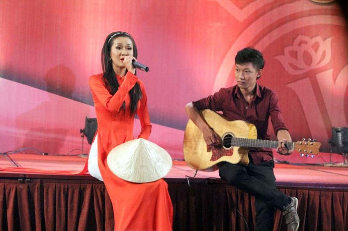 Trần Bảo Vy thể hiện một ca khúc của ca sỹ Mai Khôi.