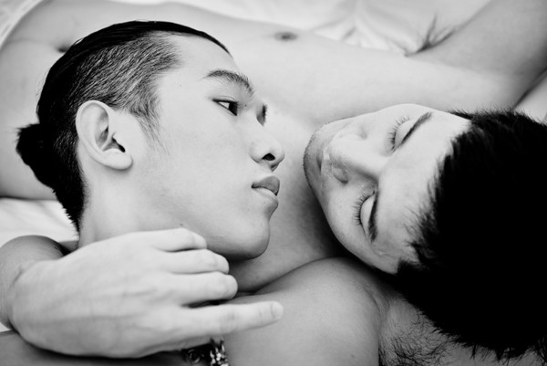 Siêu mẫu Ngọc Tình và ca sĩ Vỹ Thái được mời đóng clip 'Dù vẫn biết', nằm trong dự án 'Sự không giới hạn của tình yêu' (Unlimited of love) dành cho người đồng tính.