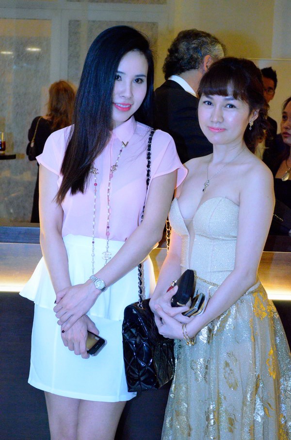 Lưu Hương Giang chọn một chiếc váy trắng hồng.