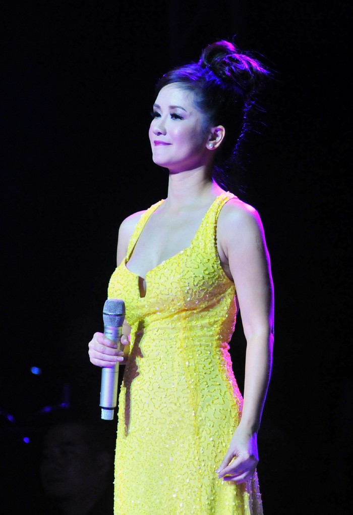 Khép lại đêm nhạc, Hồng Nhung đã thể hiện ca khúc "Thuở Bống là người".