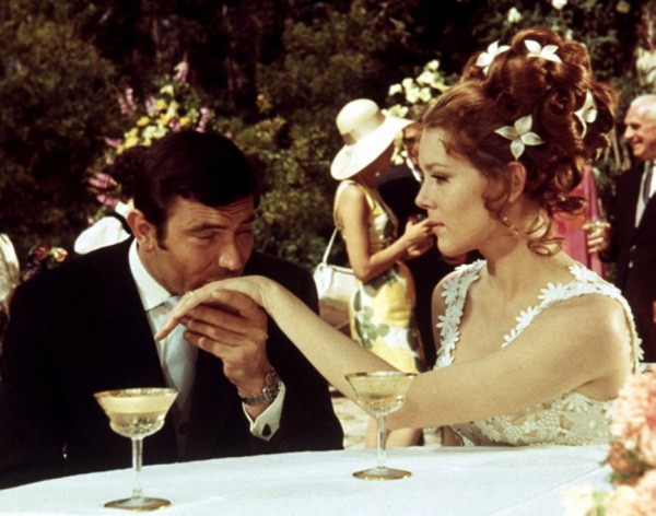 Diana Rigg cũng là một người tình tuyệt đẹp của James Bond trong tập phim năm 1969. Cô là người yêu thực sự của chàng điệp viên, tuy nhiên ngày cưới của họ đã kết thúc bi thảm khi cô gái bị bắn chết khi họ đang ngồi trên xe.