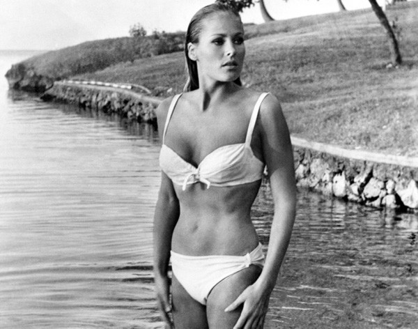 Nữ diễn viên Thụy Sĩ, Ursula Andress, vinh dự là Bond girl đầu tiên trong lịch sử. Cô vào vai người đẹp Honey Ryder trong tập "Dr. No", năm 1962. Sau bộ phim này, cô được coi là một biểu tượng sex thập niên 1960.