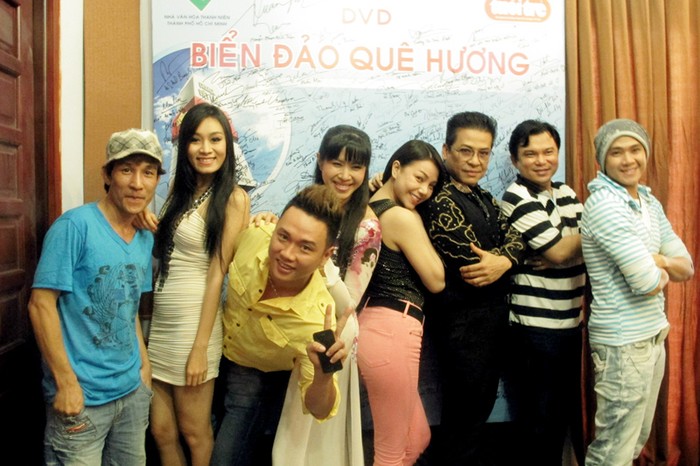 Các nghệ sỹ tham gia hát trong DVD 'Biển đảo quê hương'.