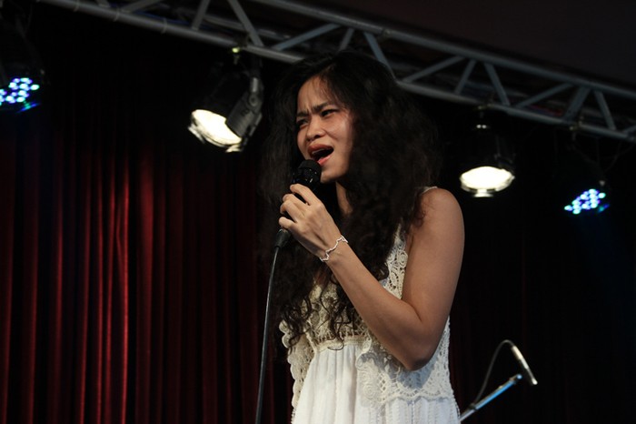 Trước khi tham gia The Voice, cô vẫn thường xuyên đi hát phòng trà.
