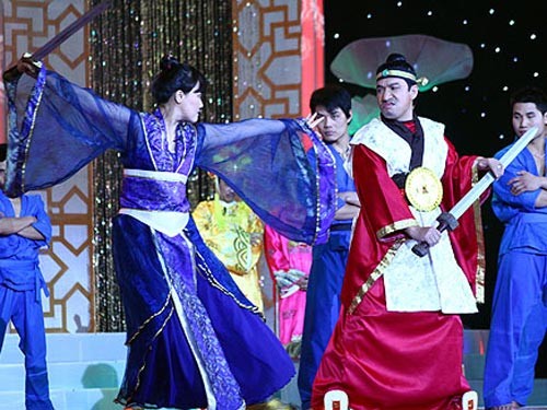 Vân Dung vai Táo Y tế, Quang Thắng vai Táo Kinh tế, tạo nên cặp "Song Tế" khiến người xem ôm bụng cười tại Gala Táo Quân 2012. Ngoài đời hai người cũng là bạn thân thiết.
