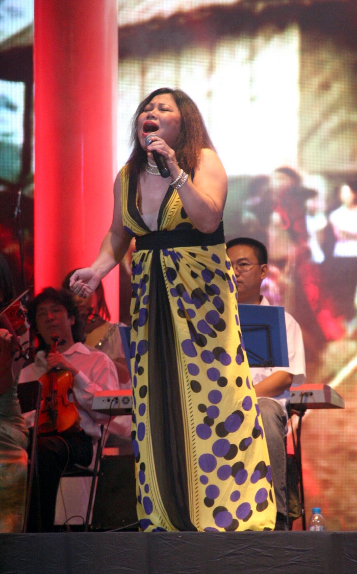 Ca sỹ Siu Black đốt nóng khán phòng Nhà hát lớn loạt ca khúc "Ly cà phê Ban Mê", "Đôi Mắt Pleiku", "Thênh thênh ook ơi".