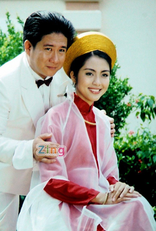 Ngày mai - 19/11, đám cưới thật của Tăng Thanh Hà sẽ diễn ra tại White Palace (TP.HCM) với sự tham dự của đông đảo người thân, bạn bè. Một tuần trước đó, hôn lễ và tiệc mừng của cô với chú rể Việt kiều Louis Nguyễn cũng đã được tổ chức linh đình ở quốc đảo Philippines.