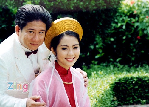 Trong vai người đẹp Mộng Huyền trong phim "Hàn Mặc Tử" vào 8 năm trước, ngọc nữ của showbiz Việt đã được khoác lên mình chiếc áo dài cưới duyên dáng và nữ tính.