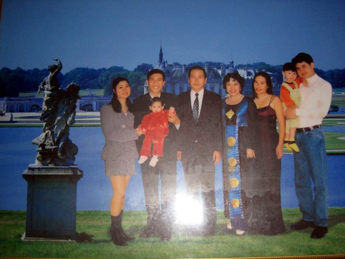 Bức ảnh cả gia đình Quang Thắng.