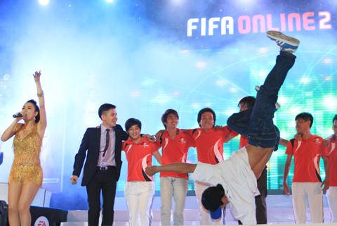 Tới dự Lễ xuất quân có mặt đầy đủ những gương mặt quan trọng của FIFA Online 2 Việt Nam cũng như thế giới như: đại diện của NPH VTC Game, đại diện của Viresa và cả đại diện của IAH Games cùng 12 Chủ tịch CLB FIFA Online 2 trên cả nước.