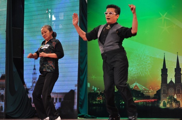 Theo tiết lộ của thí sinh này, Thanh Bạch chính là người dạy bà nhảy Gangnam style.