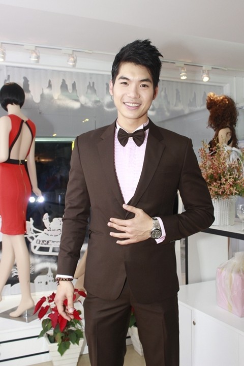 Người mẫu Trương Nam Thành ăn mặc lịch lãm như mọi khi.