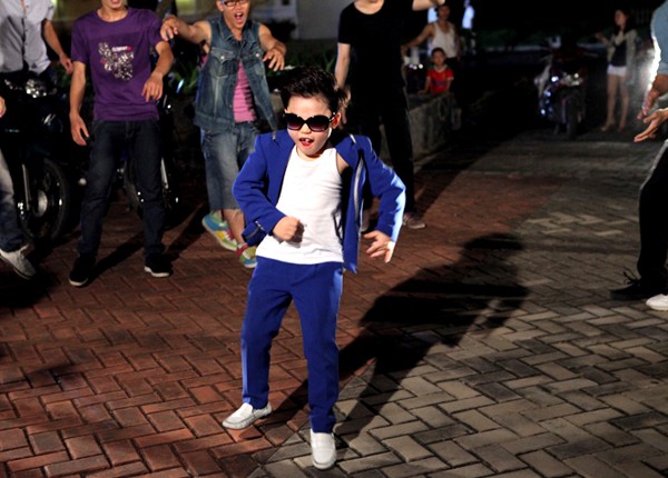 Cậu bé trổ tài nhảy hip hop cực 'đỉnh', khiến các đàn anh phải trầm trồ thán phục.