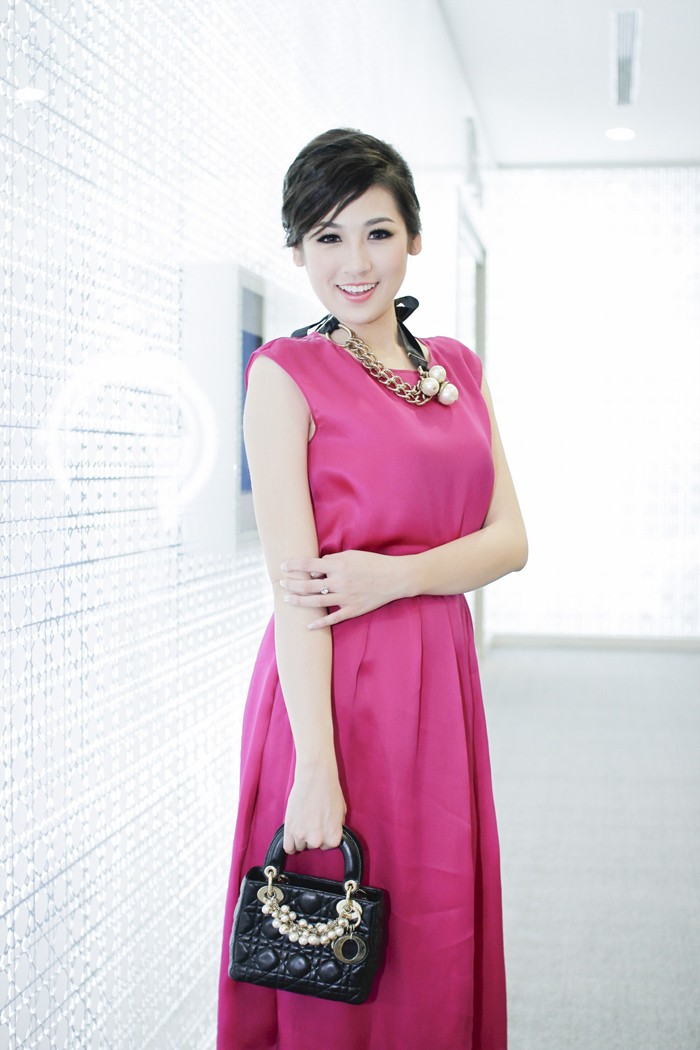 Từ khi đăng quang ngôi vị Á hậu Việt Nam 2012, Tú Anh ngày càng xinh đẹp, lộng lẫy.