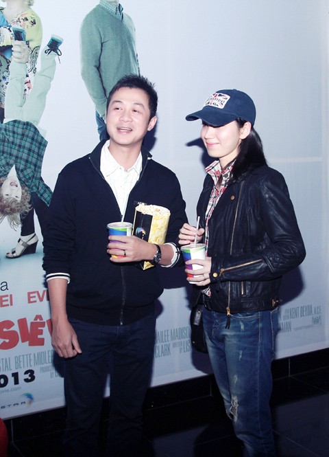 Vợ chồng MC Anh Tuấn cũng hào hứng tham dự buổi chiếu phim.