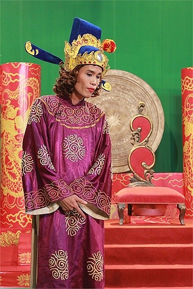 Ở Táo Quân của VTV, Vân Dung vào vai Táo Dân sinh, thì ở Đài VTC, chị vào vai Táo Văn hóa.