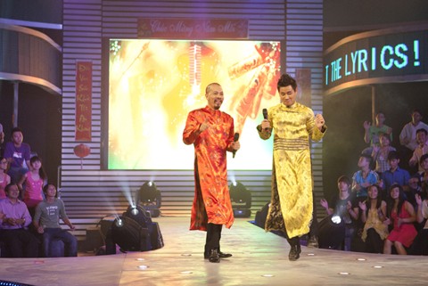 Đức Hùng và MC Nguyên Khanh tung hứng rất tốt trên sân khấu.
