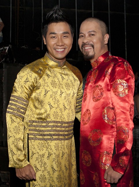 Nguyên Khang và Đức Hùng ở hậu trường sân khấu.