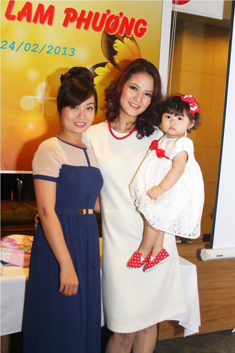 Tiệc mừng thôi nôi của con gái Hoa hậu Trần Thị Quỳnh không có sự tham dự của những người nổi tiếng.