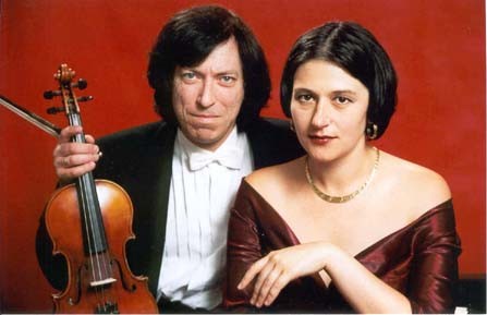 Nhạc trưởng Maxim Fedotov và vợ ông.