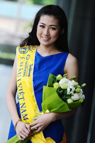 Á hậu cuộc thi Hoa hậu Việt Nam 2012 Tú Anh.
