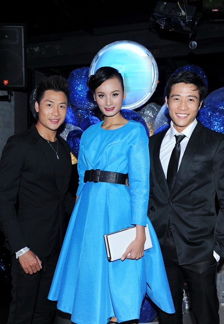 Lê Thúy sánh đôi cùng diễn viên Linh Sơn (phải) - người từng tham gia bộ phim điện ảnh nổi tiếng Hotboy nổi loạn của Vũ Ngọc Đãng và Mister tài năng 2010 Phạm Thành.