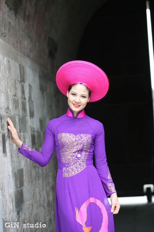 Trần Thị Quỳnh hiện đang làm MC cho chương trình S Việt Nam phát sóng trên VTV 1. Cô cũng đang miệt mài trên các cung đường đẹp của đất nước để quảng bá hình ảnh đẹp VN