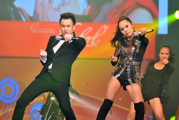 Thanh Thúy và Dương Triệu Vũ trình bày lại ca khúc 'Anh không cần', từng được họ hát trong một đêm thi 'Cặp đôi hoàn hảo' gần đây. Tiết mục được tái hiện gần như 100% như bài dự thi, nhưng vẫn khiến nhiều khán giả thích thú.