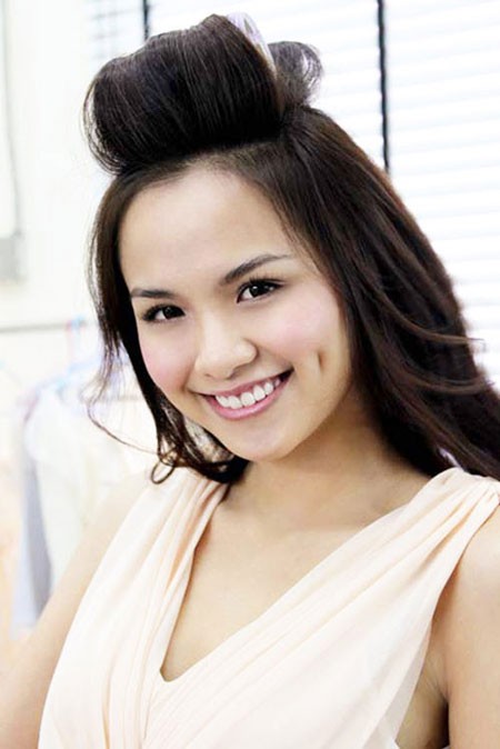 Chiếc má lúm đã giúp Diễm Hương gây chú ý tại cuộc thi Hoa hậu thế giới người Việt 2010