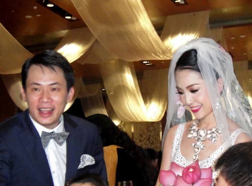 Vợ chồng Linh Nga trong ngày cưới.