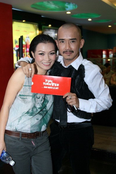 Tối ngày 9/1/2012, Phương Thanh bên người bạn thân Minh Thuận trong buổi ra mắt phim 'Lệ phí tình yêu' tại TPHCM. Trong phim, Minh Thuận gây ấn tượng với một vai phụ có tính cách hài hước.
