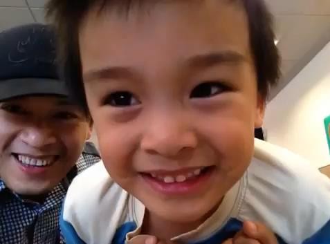 Hình ảnh tình cảm của Lam Trường và con trai trong clip