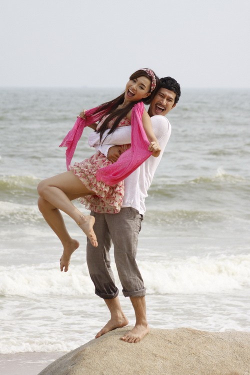 Hình ảnh tình cảm của Ngọc Diệp và Huy Khánh khi đóng chung bộ phim "Cô dâu đại chiến" vào tháng 1/2011.