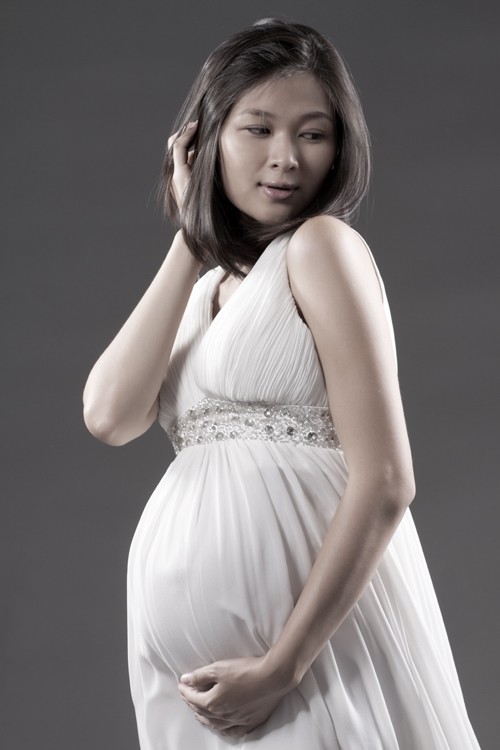 Mạc Anh Thư đã chụp bộ ảnh kỷ niệm trong khi mang thai tháng thứ 9.