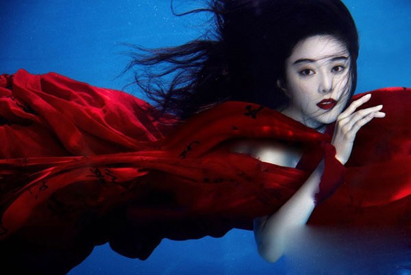 Hình ảnh dưới nước của Phạm Băng Băng trở thành hình ảnh chính trên những website hàng đầu của Trung Quốc suốt một thời gian dài.