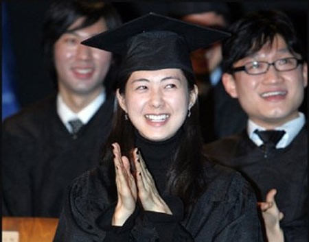 Lee Jo Won tốt nghiệp ĐH khi đã 28 tuổi
