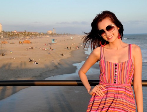 Người đẹp dành thời gian tới ngắm cảnh biển Newport nhân chuyến đi Mỹ làm việc vào tháng 8/2011.