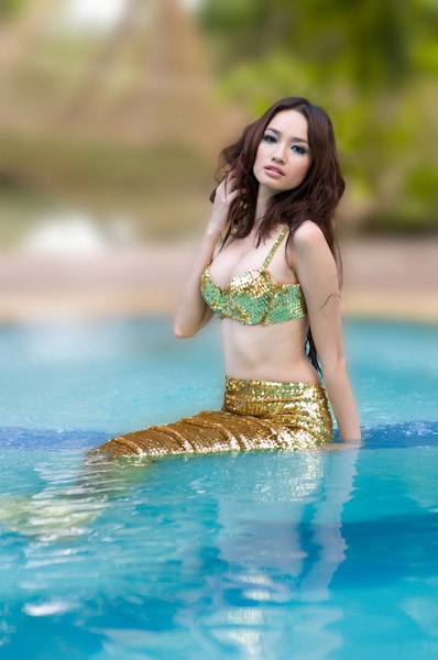 Nhưng thực chất, người đẹp khoe đường cong quyến rũ tại một bể bơi gần biển vào tháng 5/2011. (Theo phunutoday)
